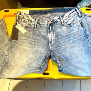 NWT Curvy Fit Elyse Style from Silver Jeans Co.  Size 16 x 27.